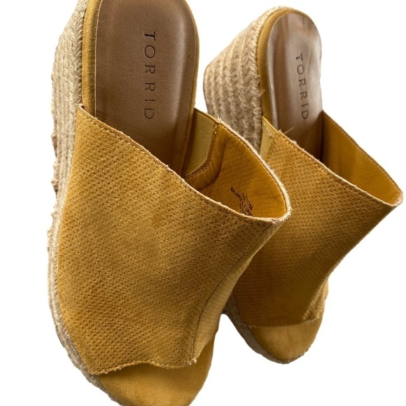 Torrid Espadrille Mule Wedge - Size 7.5 Yellow Gold (WW) - Picture 3 of 11